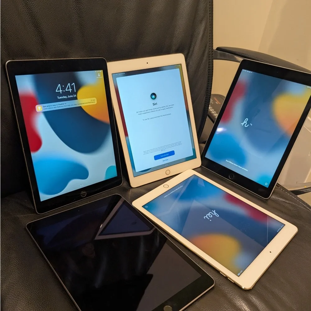 Apple iPad Full-Size Tablets Black and White